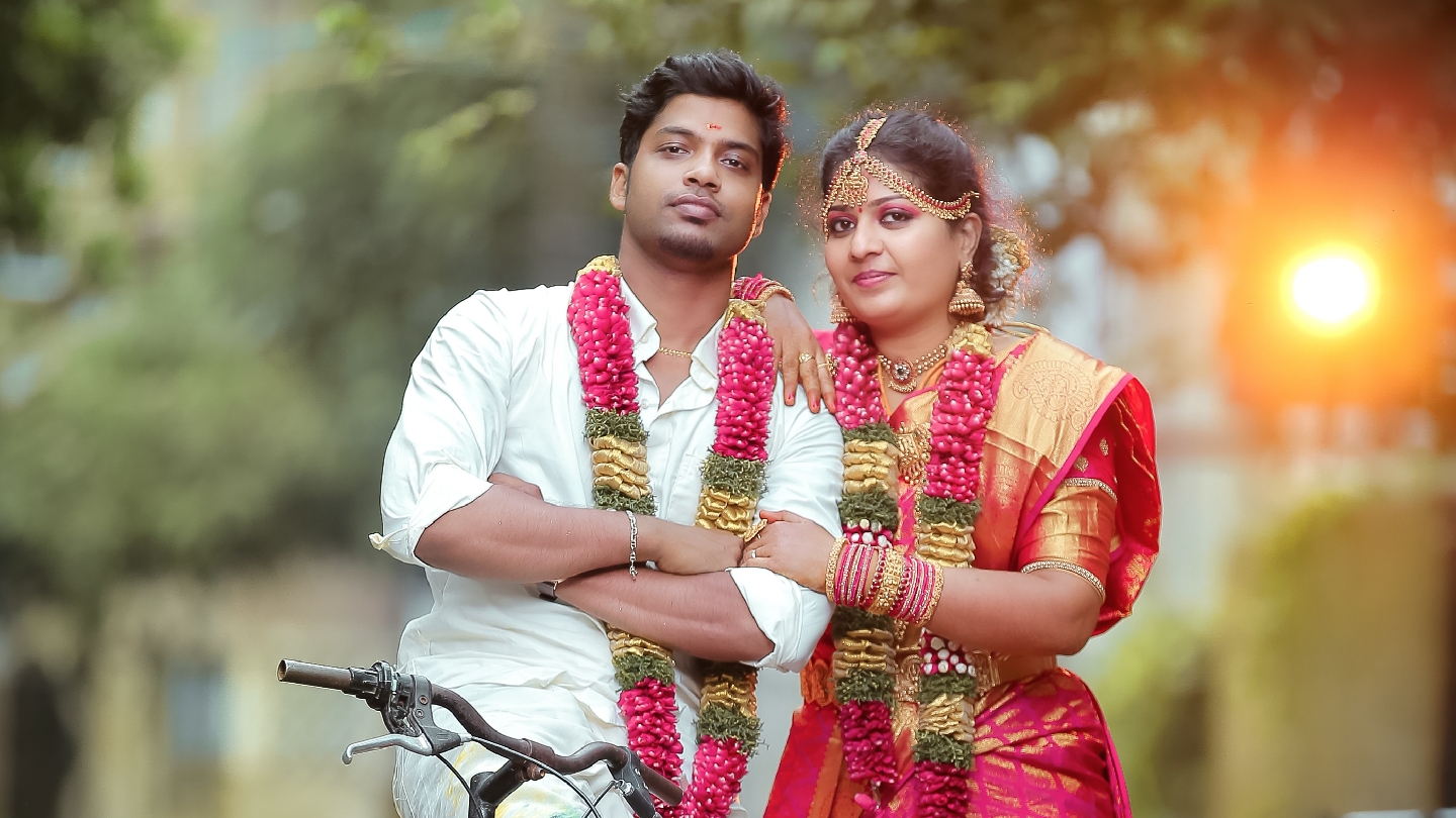 Candid photography poses for couples - Irich Photography