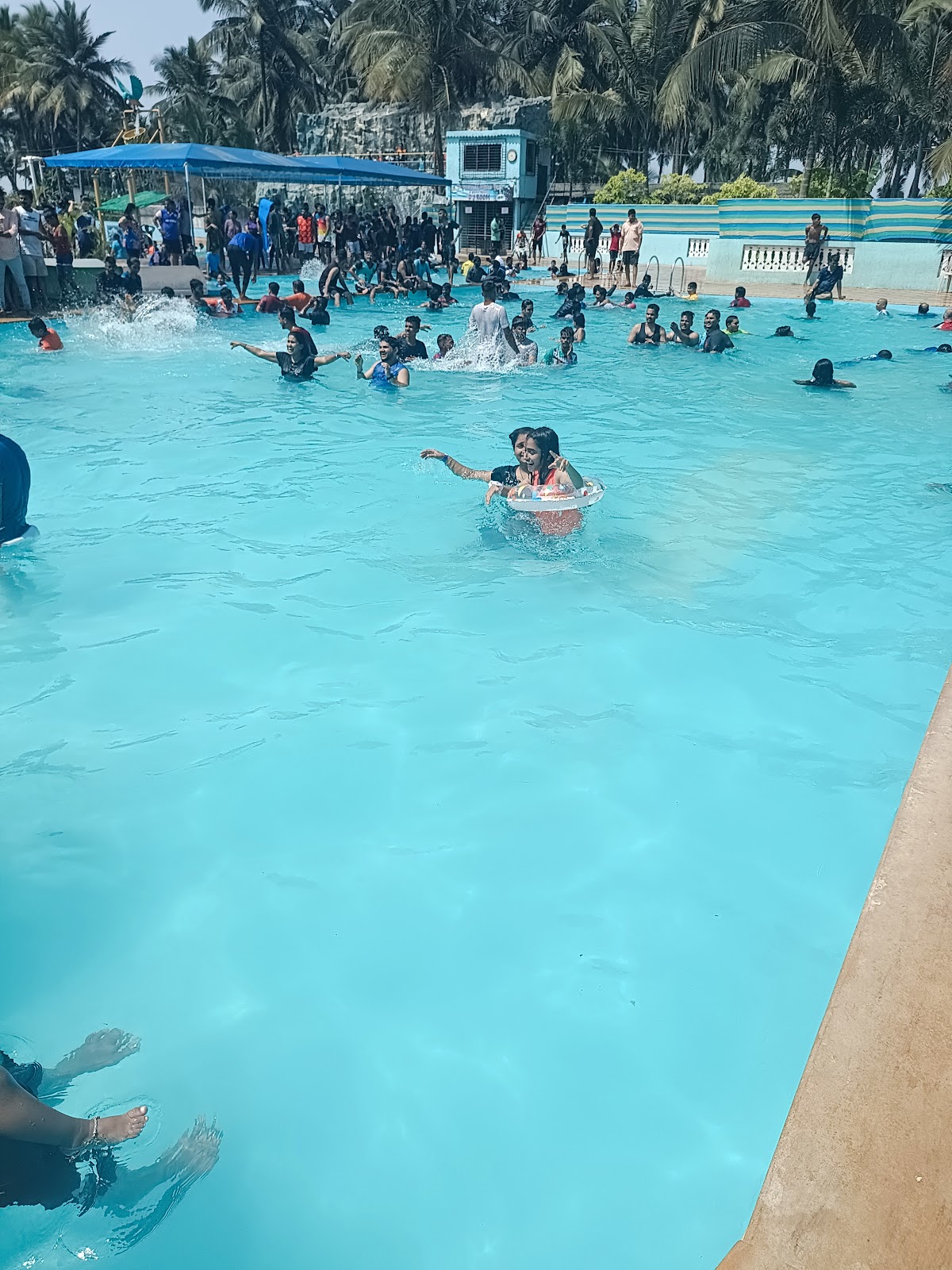 Wet N Joy Shirdi Waterpark Trip With family | Mummy ki Sabse Thrilling Water  Ride Bindass Kavya Pt1 - YouTube