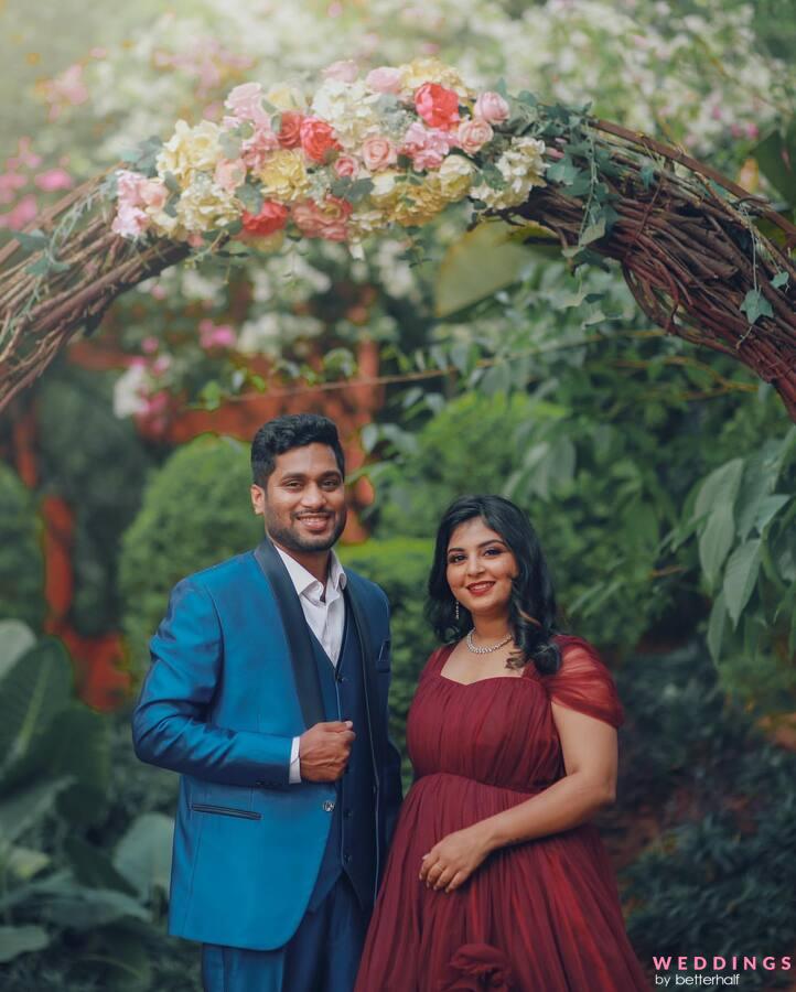 New Delhi India â€“ November 25 2019 : a Couple Pose for Pre Wedding Shoot  Inside Lodhi Garden Delhi, a Popular Tourist Landmark Stock Photo - Image  of love, india: 194710226