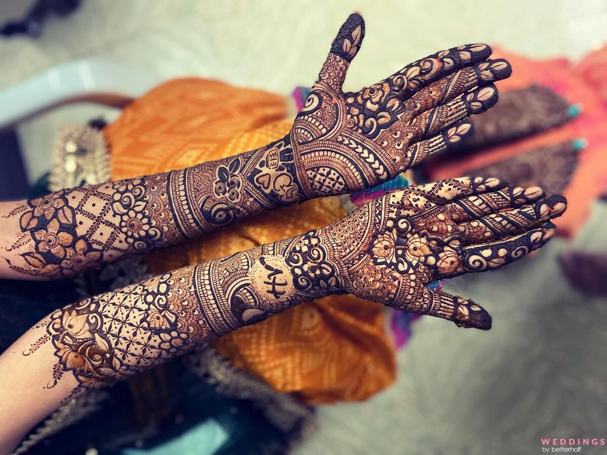 Some intricate mehndi hand-back design ideas to try in this lockdown!! .  Swipe swipe ➡️➡️and tell us which one you liked the most?… | Instagram