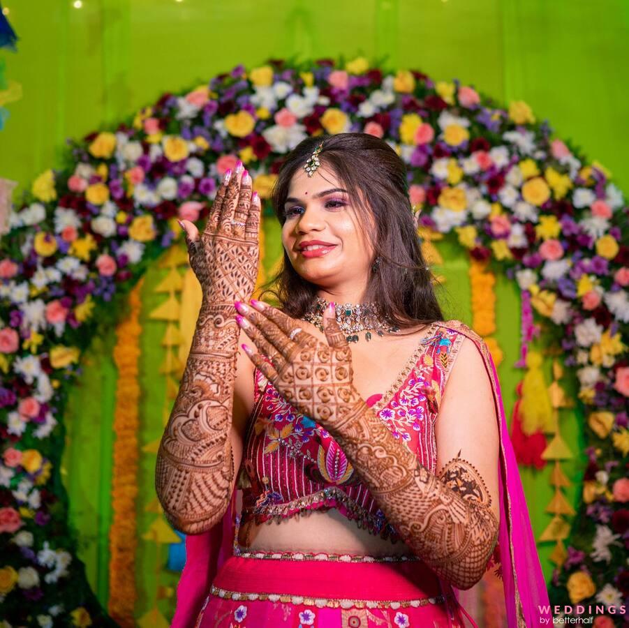 Bride-to-be Payal Rohatgi flaunts mehendi in stunning pink bandhani suit  ahead of her wedding, PHOTOS | Entertainment News, Times Now