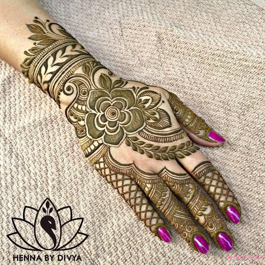 Mehndi tattoo Stock Vector Images - Page 2 - Alamy
