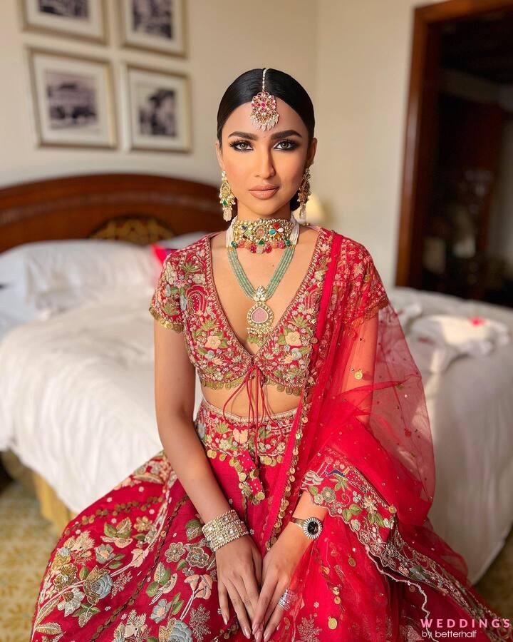Looks Bridal Makeup Salon And Spa - Makeup Artist - Pandeypur -  Weddingwire.in