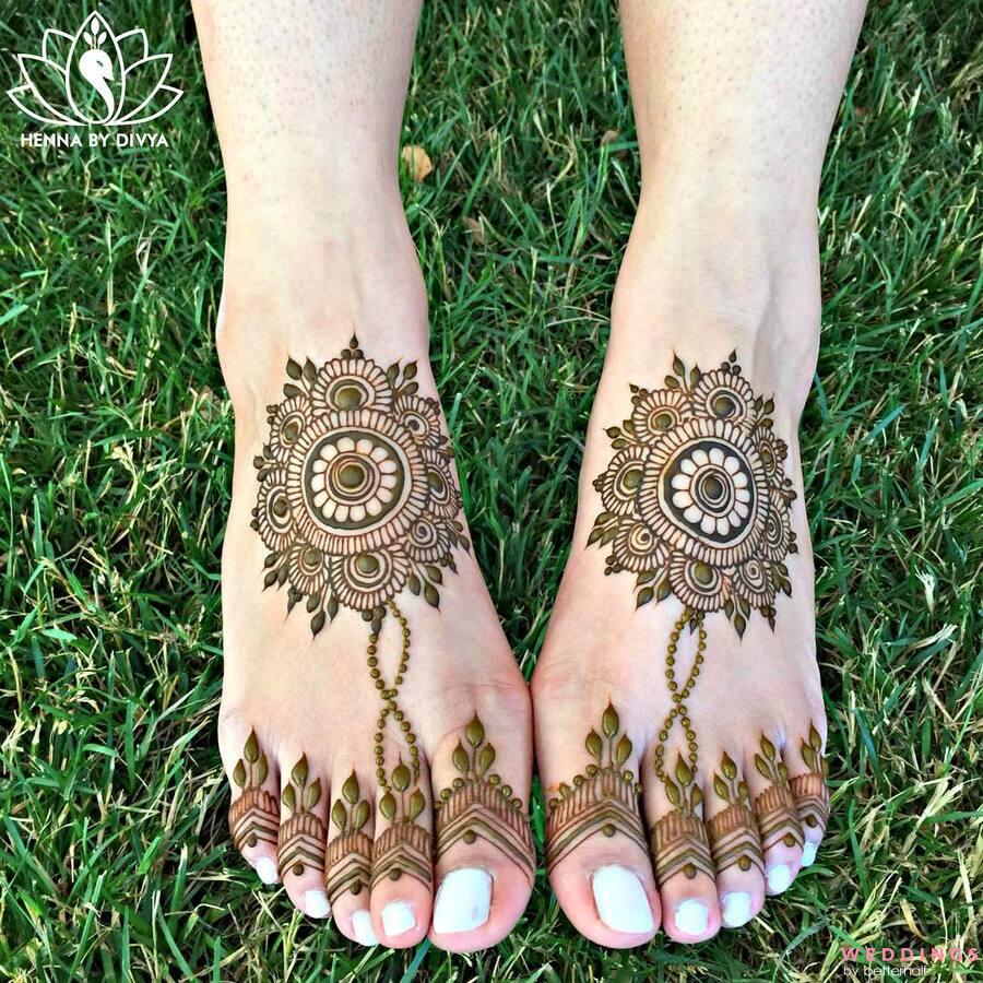 Latest feet Henna - Simple and Easy Mehndi Design for Feet - Mehndi Designs