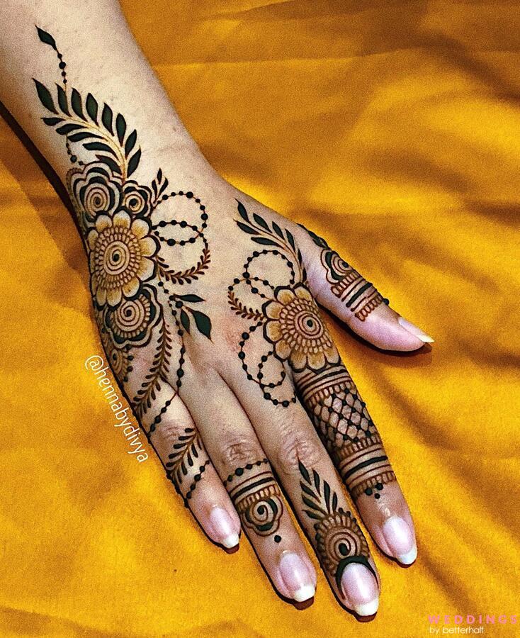 Timeless elegance🤍 . Follow : @mehndidesigns_collection . . Credit :  @lovehennabyfarah ❤️ . . #mehndi #beautifuldesign #mehndilov... | Instagram