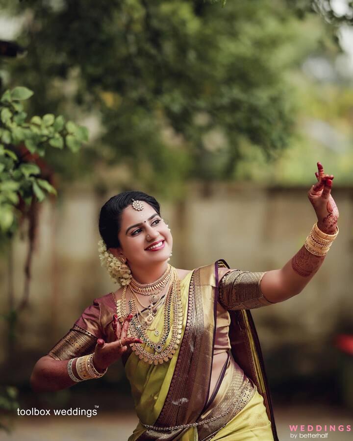 Captivating Photography Bridal Poses: Red Veds' Expertise