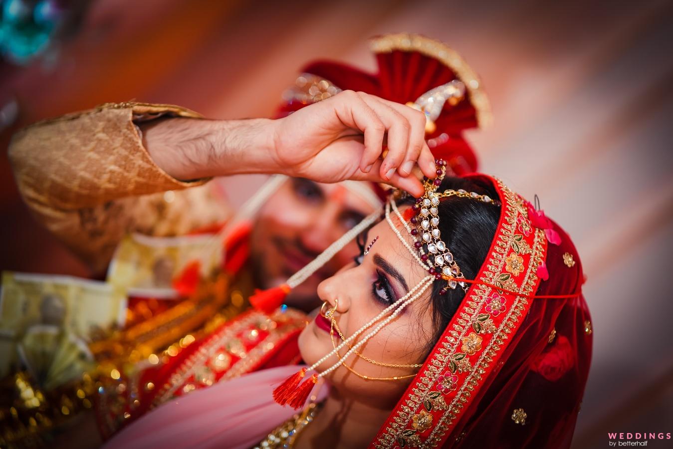 Bengali bride wedding style. | Indian bride poses, Indian bride photography  poses, Indian wedding photography poses