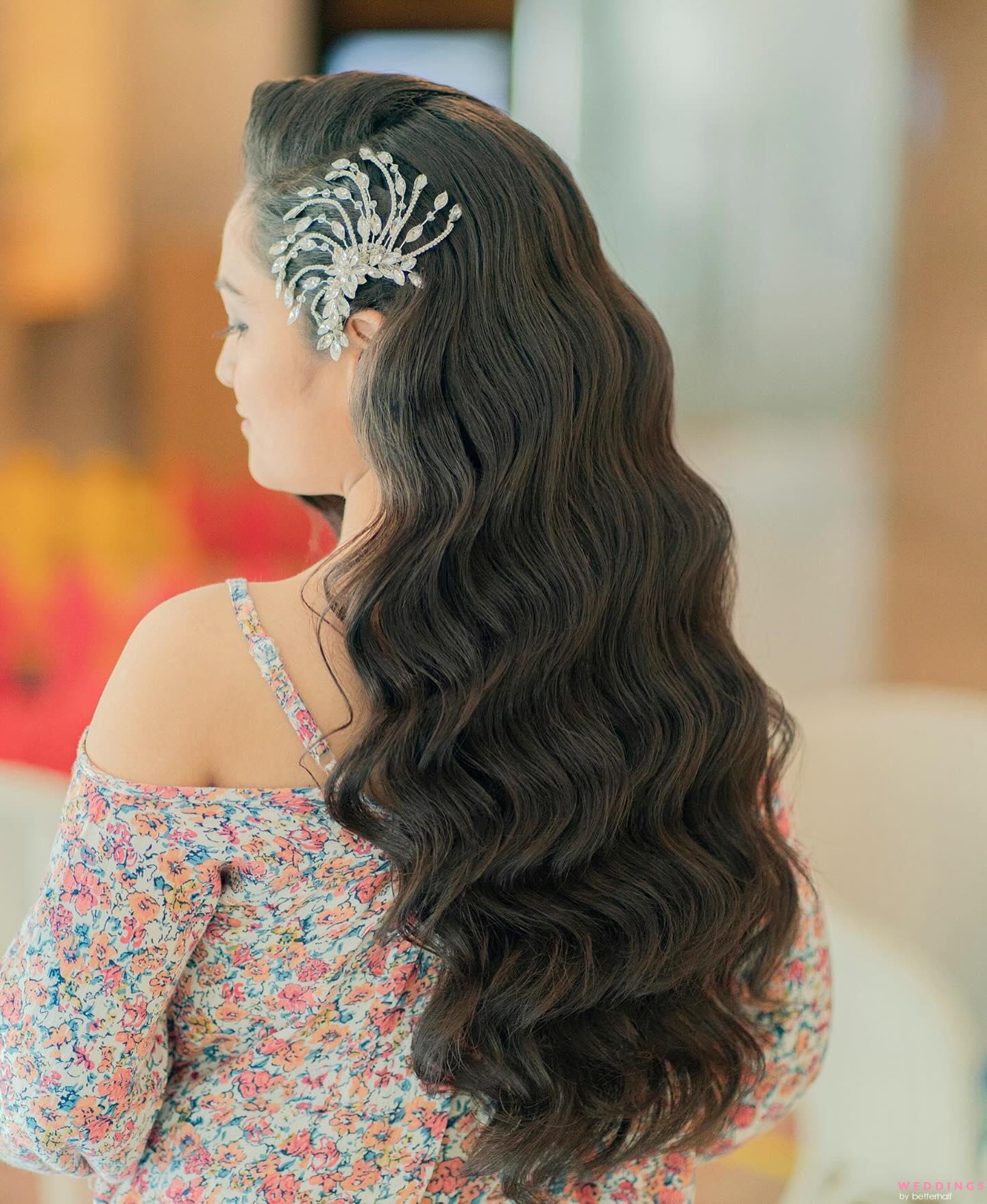 27 Effortlessly Stylish Half-tie Hairstyles We Spotted on Real brides | Curly  hair styles, Gorgeous hair, Indian bridal hairstyles