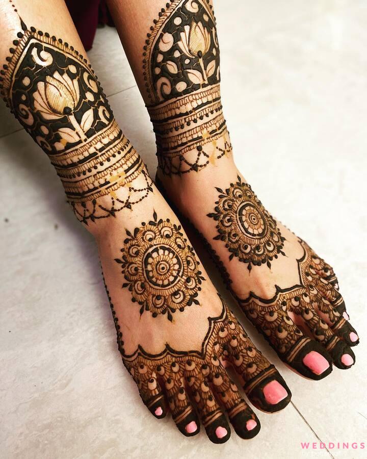 Brides-to-be, have you chosen bridal mehandi designs for your legs yet? |  VOGUE India | Vogue India