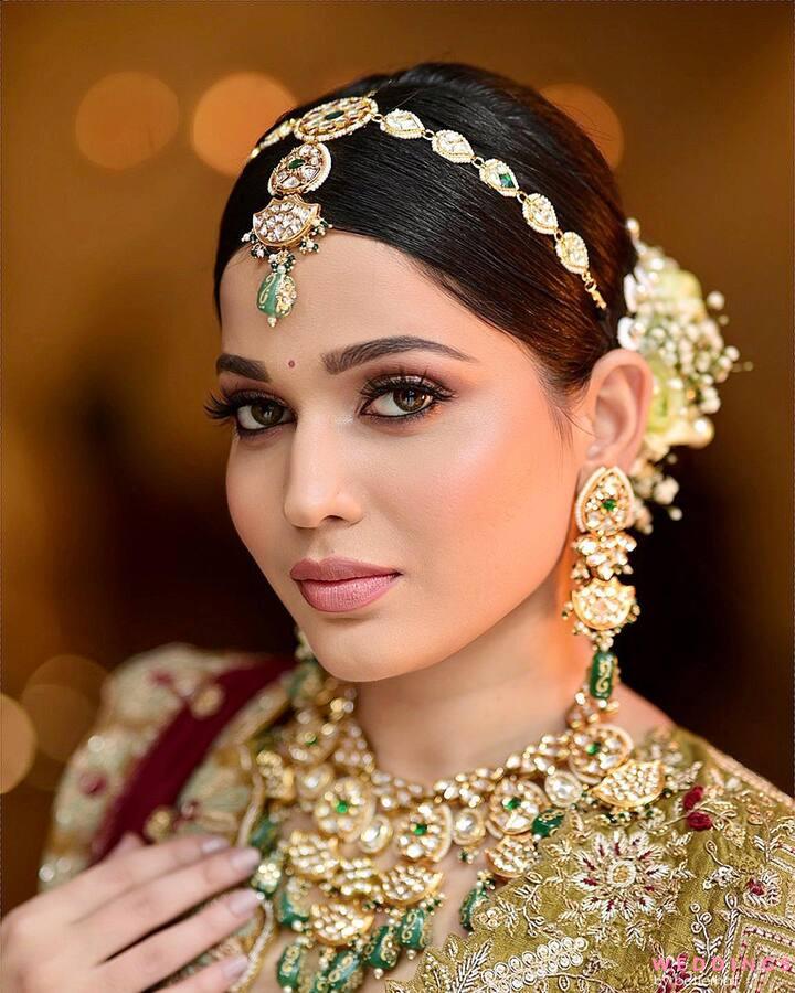 SSK79507 An Indian Gujarati girl wearing a decorated hair accessory in a  wedding India Stock Photo - Alamy