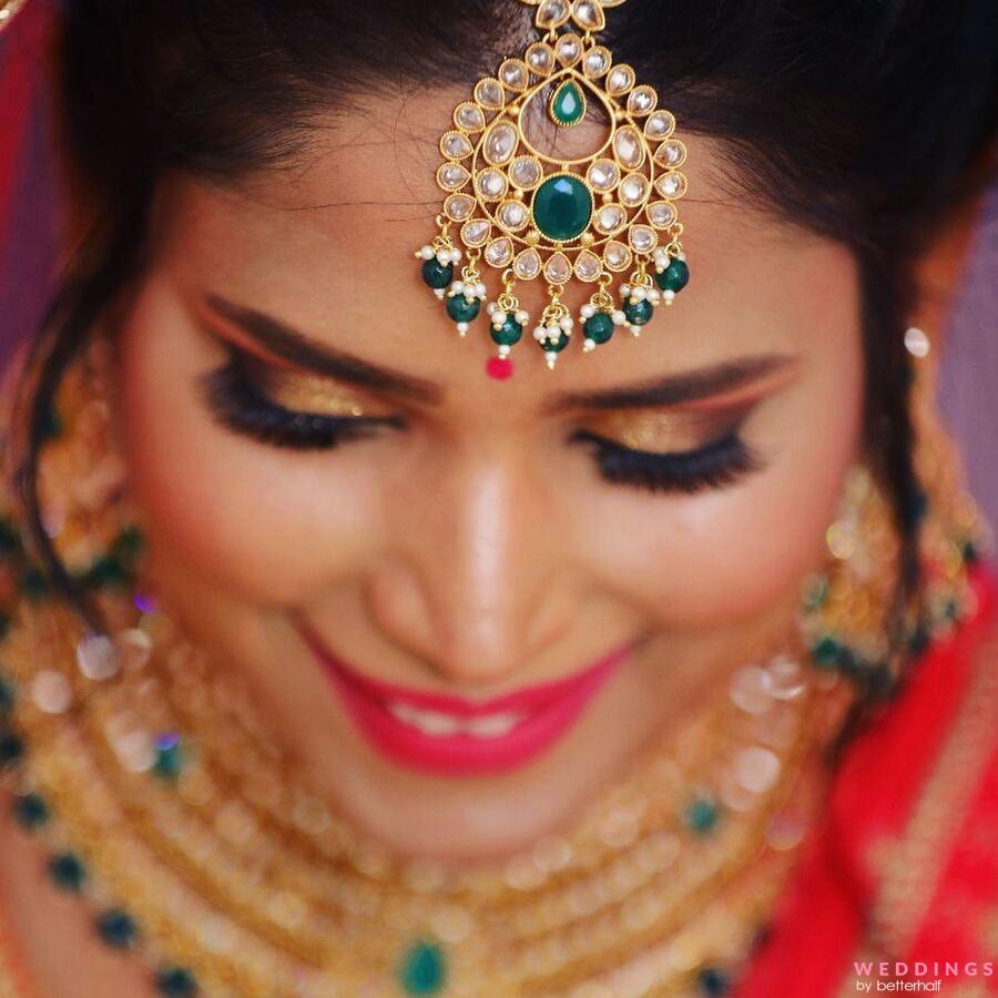 Mathapatti hairstyle & red lehenga bride with nude makeup is a perfect  combination for your special day❤️😍 Follow @harsha.modi31 ... | Instagram