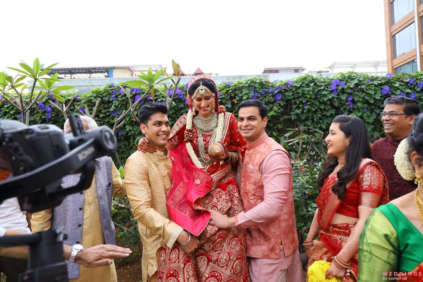 Wedding Photography Poses for Bride | Best Wedding Photographer India