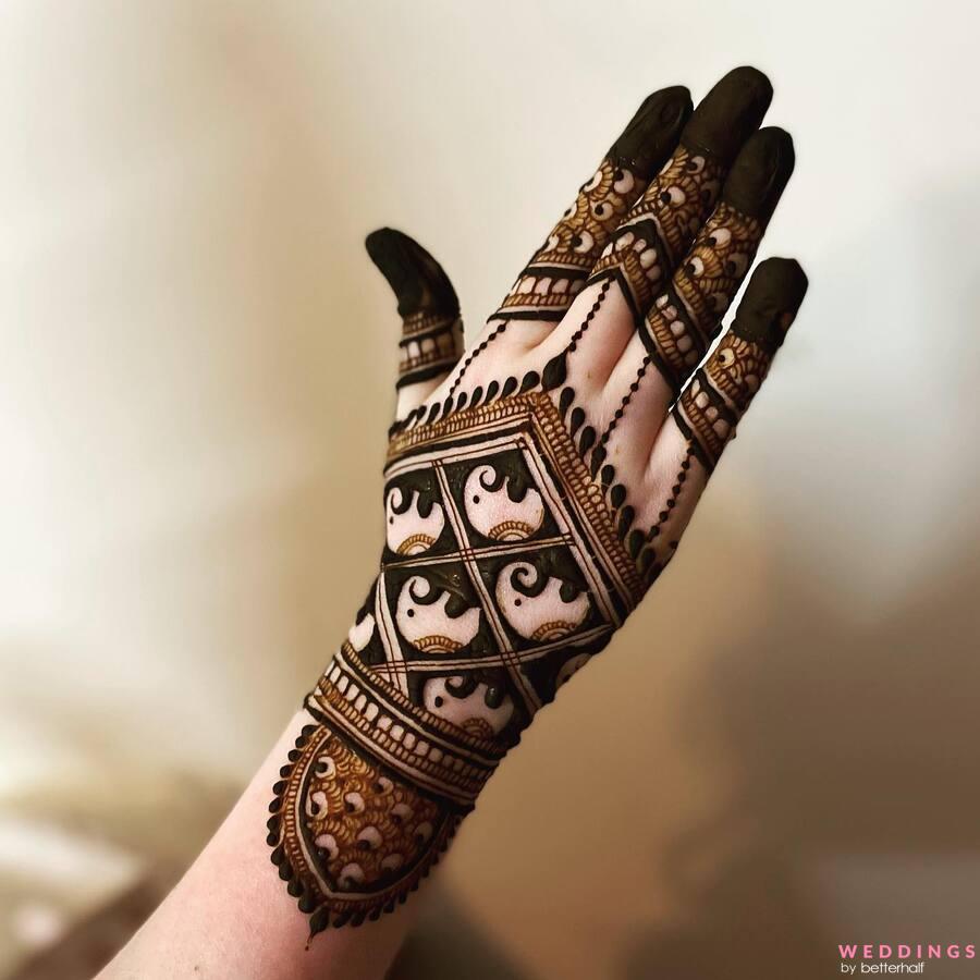 Rinku Mehndi Artis at best price in Delhi | ID: 21371454762