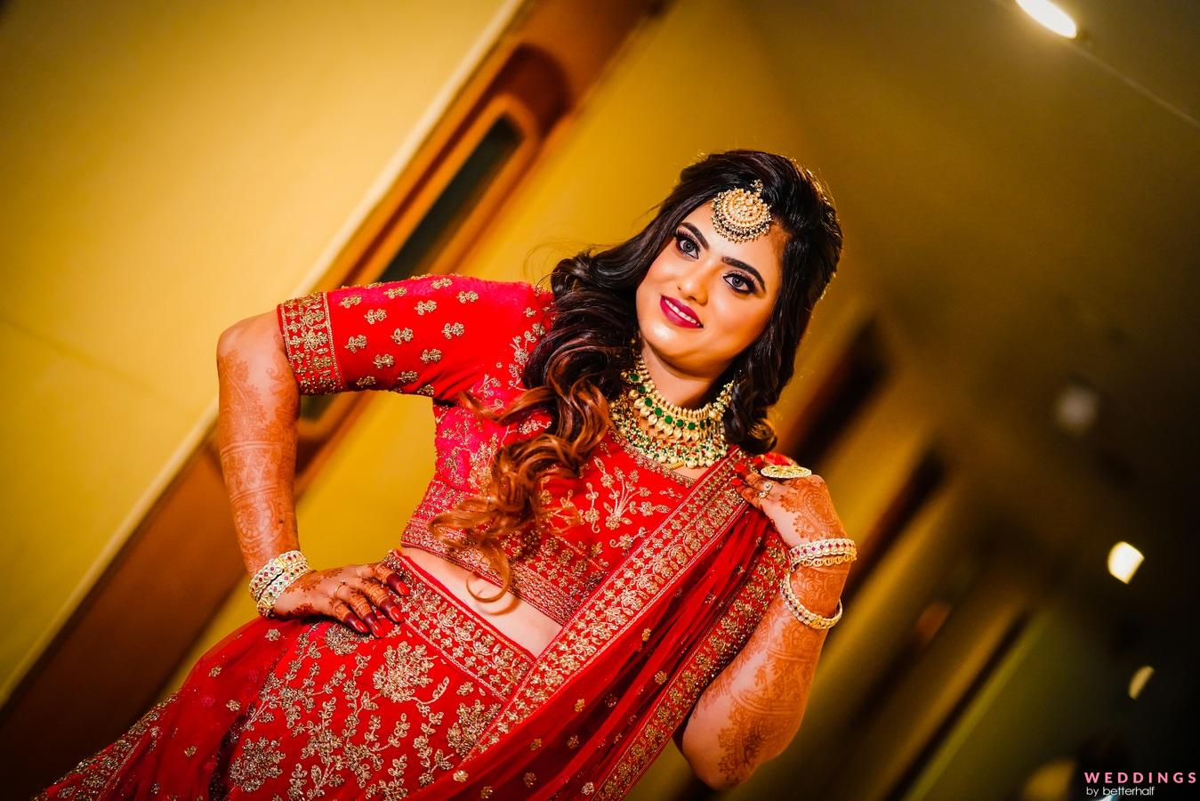 Embracing a traditional Indian bridal look ♥️ Makeup & Hair : Team  @swati_1136 @lakme_dakbunglow Bride : @komal_0705 #bridalmakeu... |  Instagram