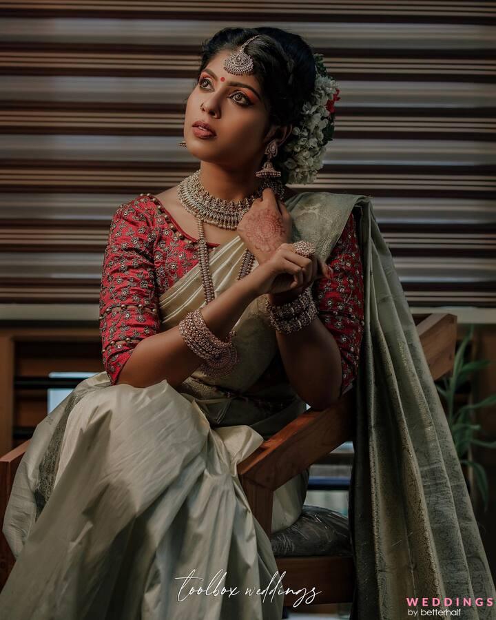 stylish & simple photo poses in cotton silk saree for girls / women | saree  photography pose| siri m - YouTube