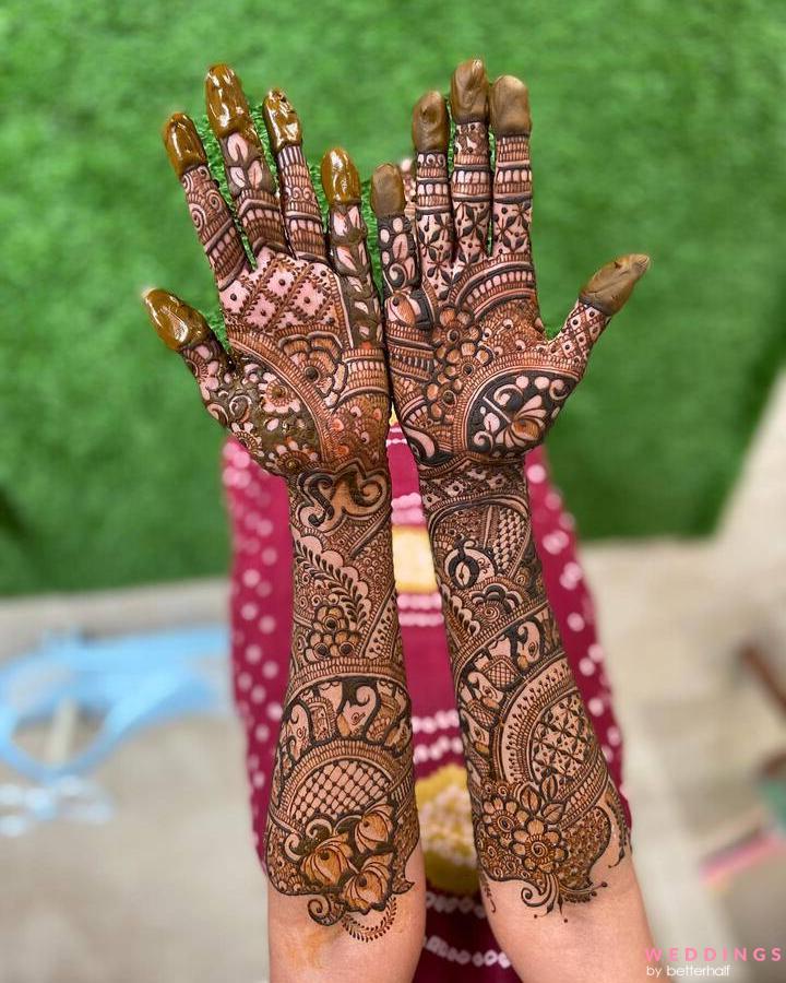 Latest Lotus Mehndi Designs For Brides And Bridesmaids | HerZindagi