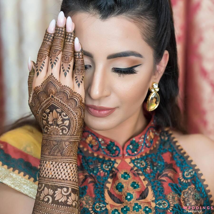 32 Captivating Henna Designs : Intricate floral patterns blend pomegranate  shapes 1 - Fab Mood | Wedding Colours, Wedding Themes, Wedding colour  palettes