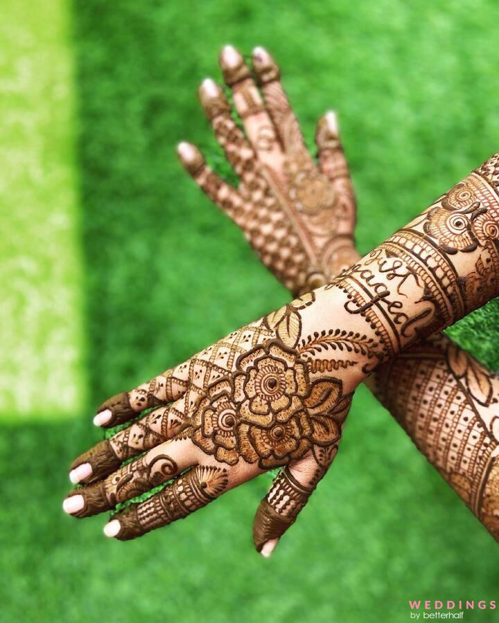 Rose mehendi for front hand | Rose mehndi designs, Roses drawing, Mehndi  designs