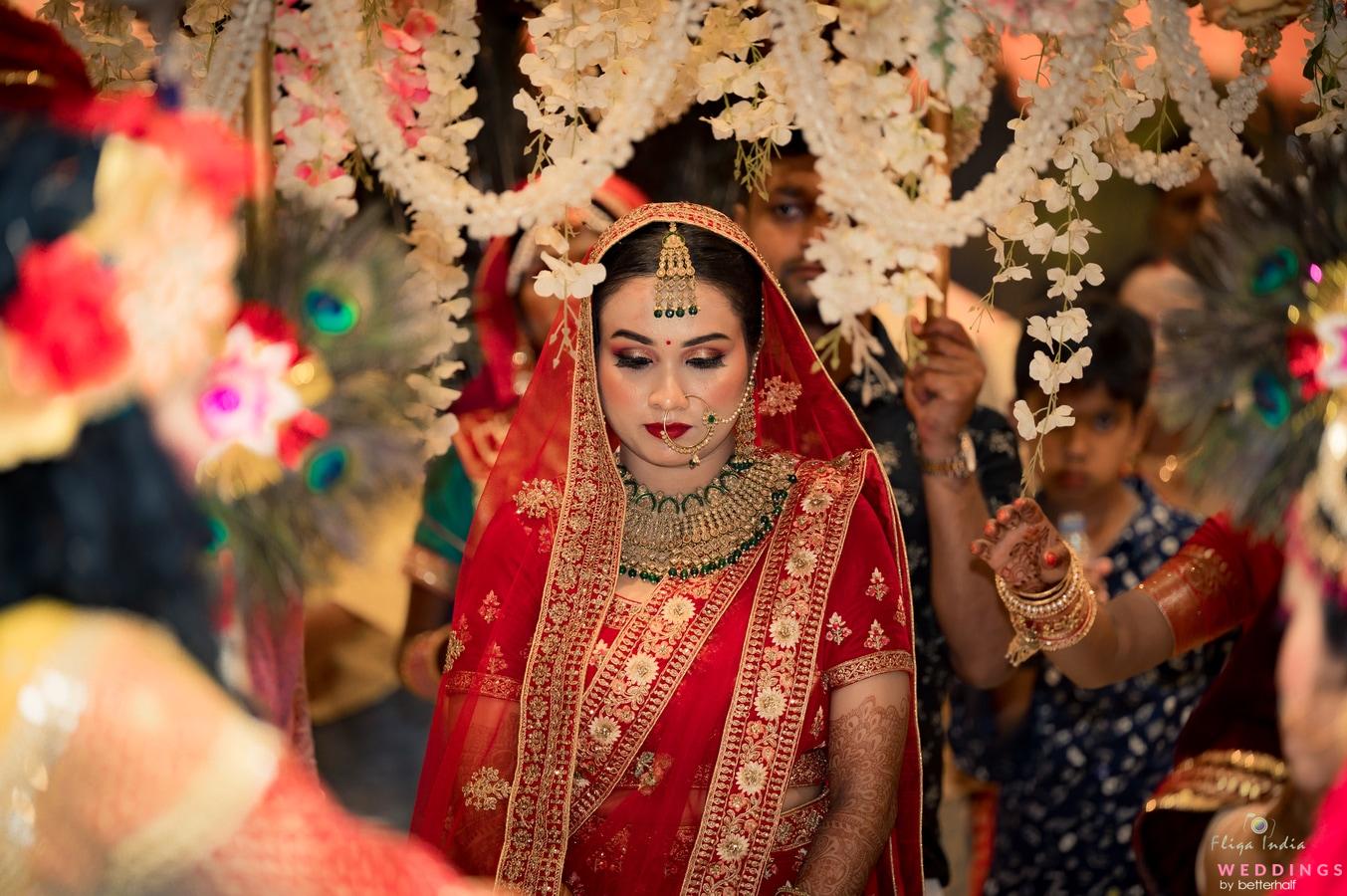 Photographick Studios | Wedding couple poses photography, Wedding couple  poses, Indian wedding couple photography