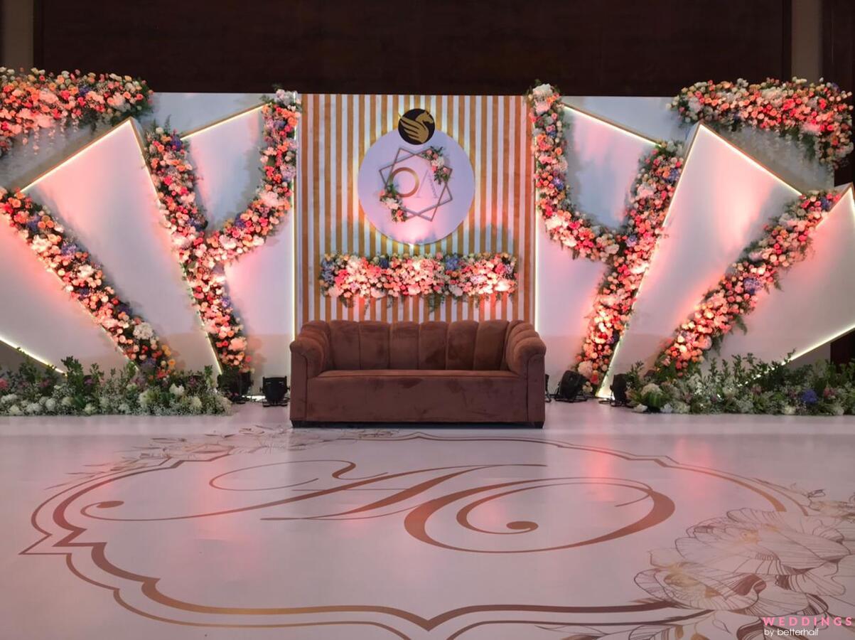 Manish wedding Flower garlands🌹decor | Engagement of Jaya Raghavan &  Preethi Rajan💍, #Ring ceremony Decorations 🎉 Absolutely enhanting💯 This  is the visual representa... | Instagram