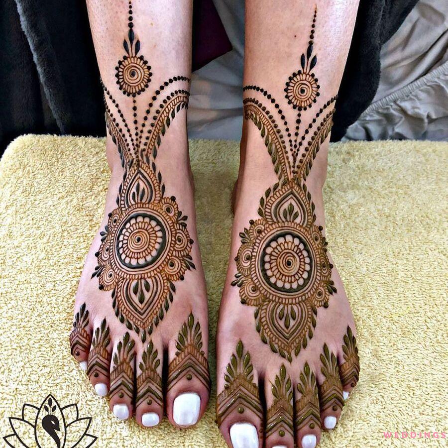 most easy feet mehndi designs |leg mehndi design |simple foot mehndi for  rakshabandhan - YouTube