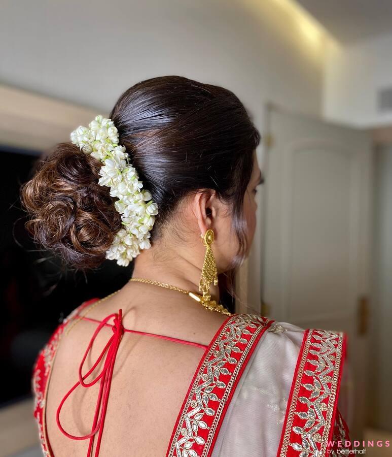 Hair style Goals 💃🏻👰💕 Engagement look | Saree hairstyles, Hair style on  saree, Traditional hairstyle