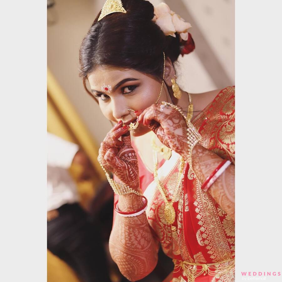 Photo shared by Bengali Weddings-SacredShaadi on August 28, 2020 tagging  @miss_aarpita, and @angelsoma8… | Bengali bridal makeup, Bengali bride,  Indian bride makeup