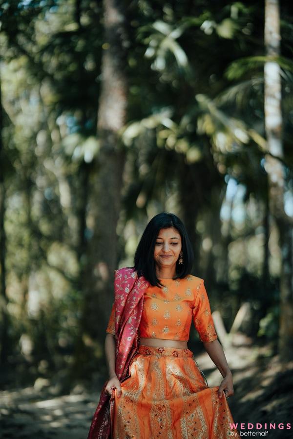 Image of Indian traditional Beautiful Woman Wearing an traditional Saree  And Posing On The Outdoor With a Smile Face-SN901084-Picxy