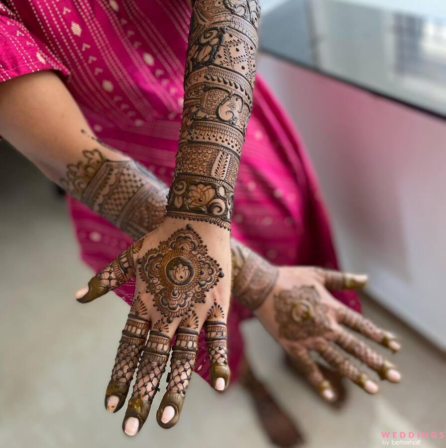 Beautiful Floral Henna Back Hand Mehndi Design