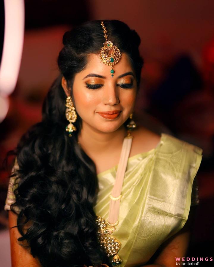 Indian Bridal Hairstyle Ideas For Mehndi And Sangeet Ceremony | Indian  wedding hairstyles, South indian wedding hairstyles, Indian bridal  hairstyles