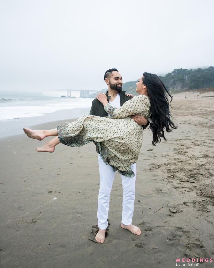 Couple beach pose inspo! 🌊 | Gallery posted by Anna Schmidt | Lemon8