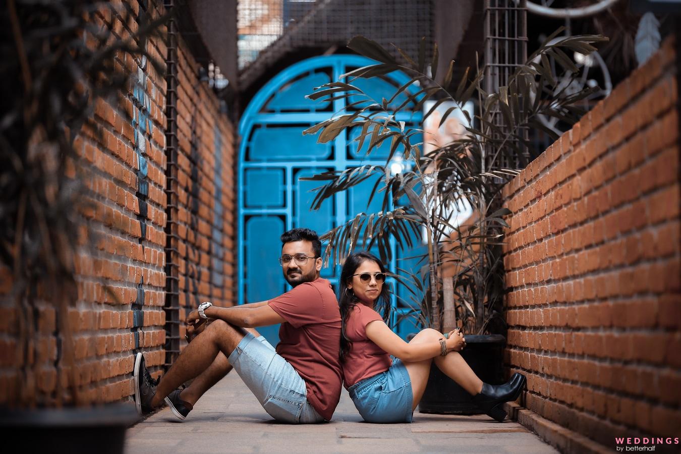Modern and casual prewedding session always got us smitten! We love how  they look so fun and great together 💕 S… | Pose prewedding, Pose  fotografi, Pose pemotretan