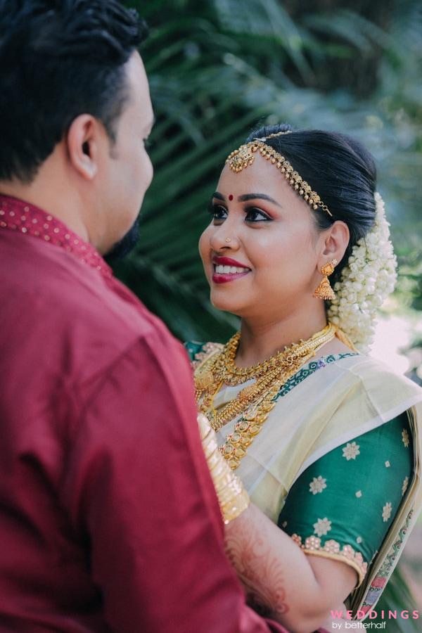 Attractive Happy South Indian Couple In Traditional Dress Stock Photo -  Download Image Now - iStock