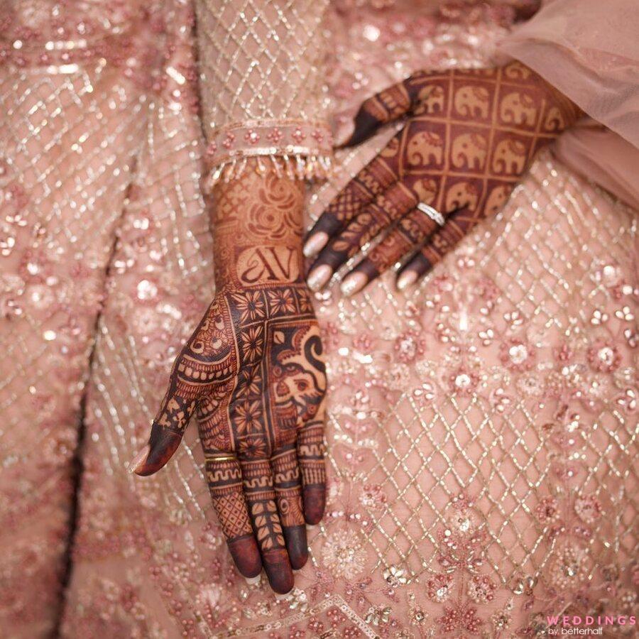 60+ Arabic Mehndi Designs - Simple & Unique | WedMeGood