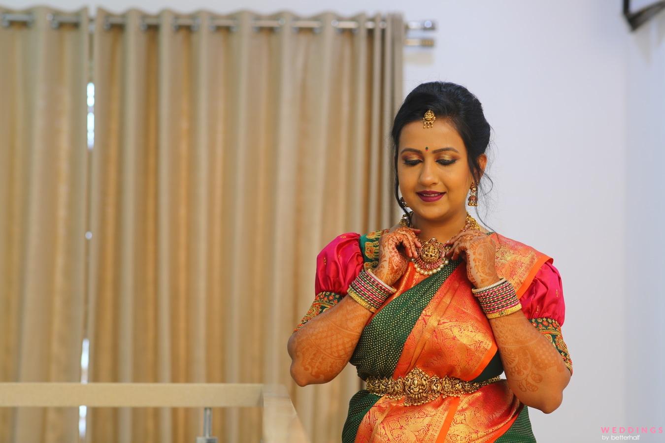 50 Stylish & Trending Bridal Poses for Every Clueless Bride - Pyaari  Weddings