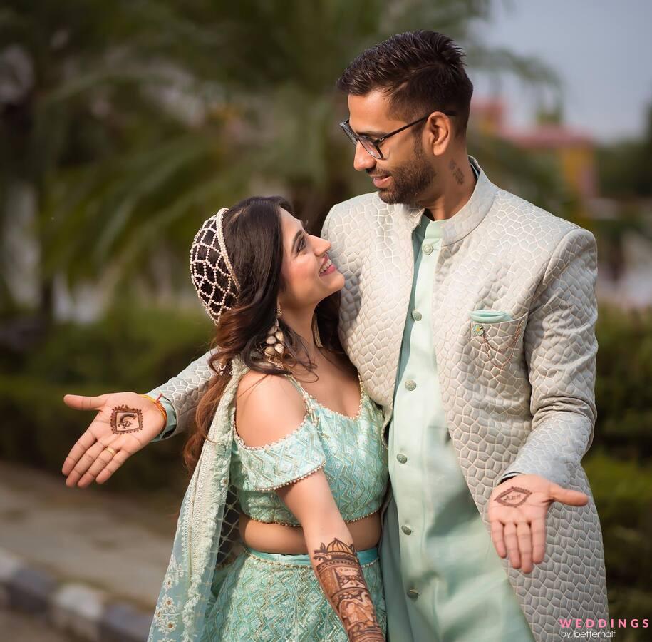 Indian couple photoshot pose pre wadding · Free Stock Photo