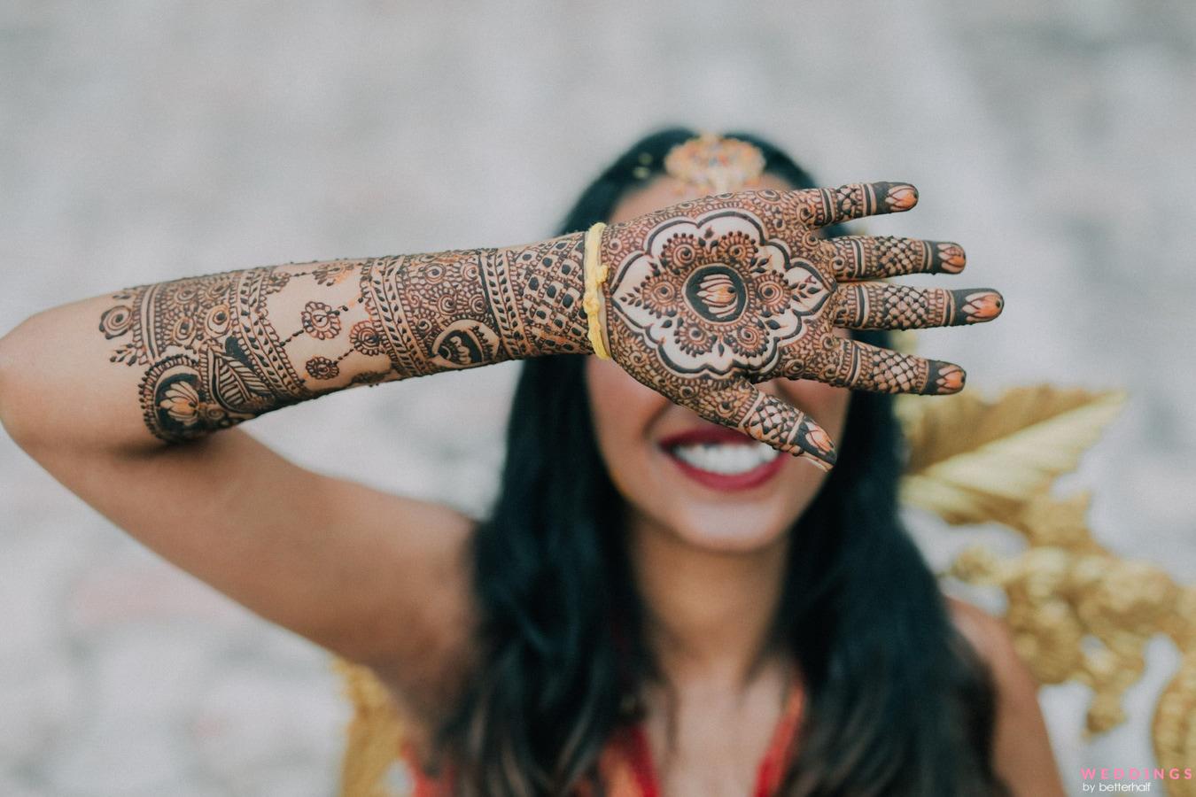 Trending Mehendi Poses Every Bride-To-Be 👰🏻🤩 Tag a bride to be! Follow  @weddinganswers for latest wedding ideas. . . . . . . . ... | Instagram