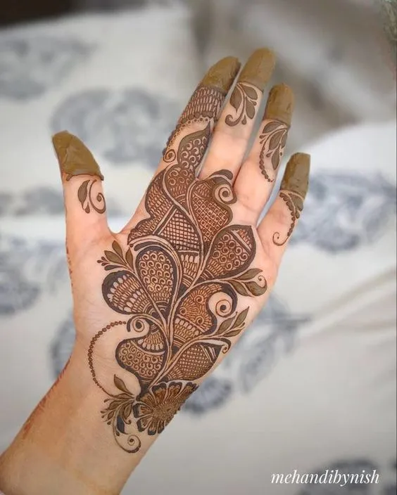 Photo of Peacock Mehndi Design for the Middle Hand